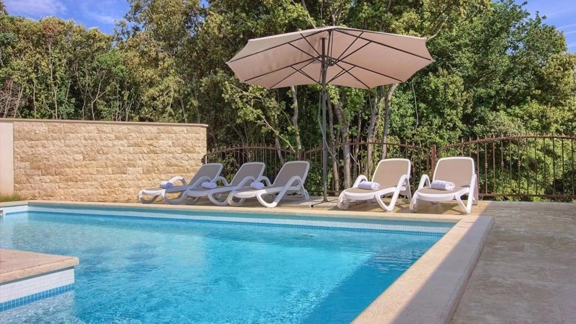 Holiday home Ferienhaus Mit Privatpool Fuer 20 Personen Ca 480 Qm In Banjole, Istrien Istrische Riviera